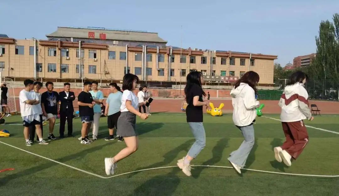 多人跳绳.jpg